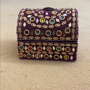 Patterned jewellery box